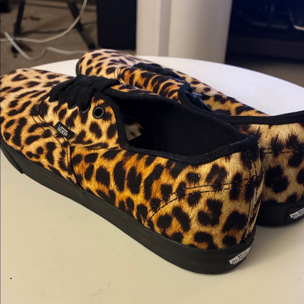Vans Leopard-Pattern Shoes - Picture 5 of 6